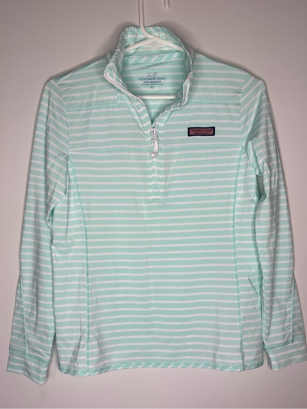 Vineyard Vines Striped performance Top. XS